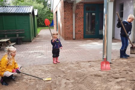 ... und dann von mehreren Helfern verteilt